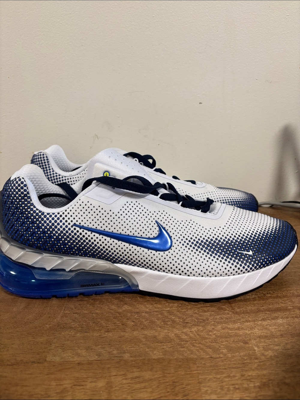 Authentic Nike Air Max Phoenix in the White/Obsidian/Blue size 12 .New
